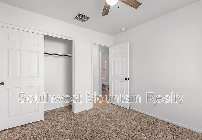 1140 W Oak Tree Ln — Photo 31