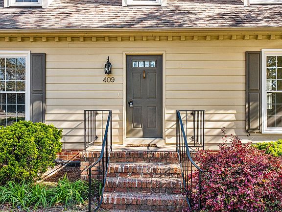 3rd image of 409 Cedarview Ct