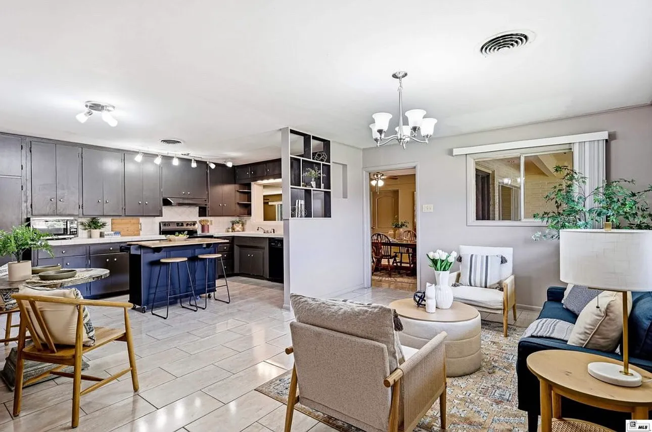 3 bed, 2.5 bath, 1928 sqft, $3,250 — Photo 1