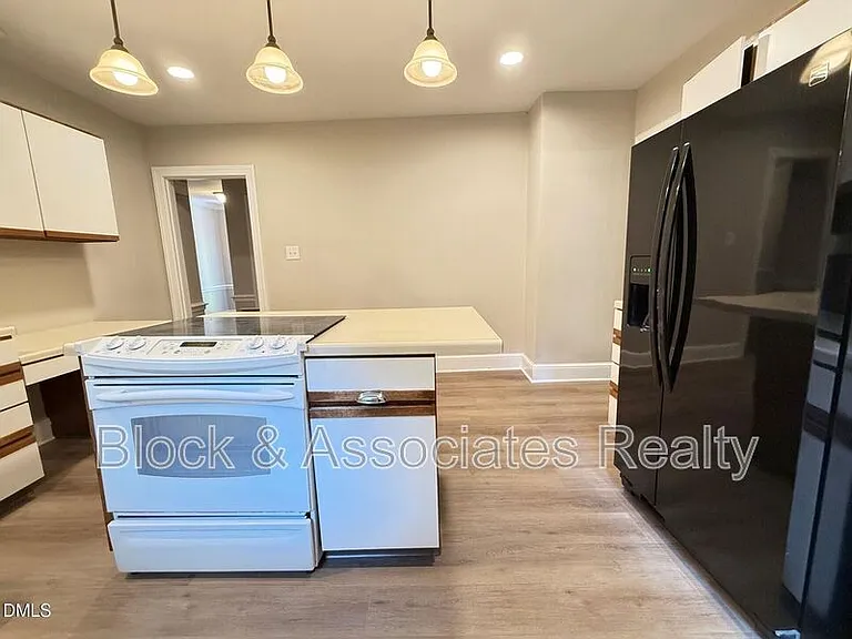 2667 Davis St — Photo 10