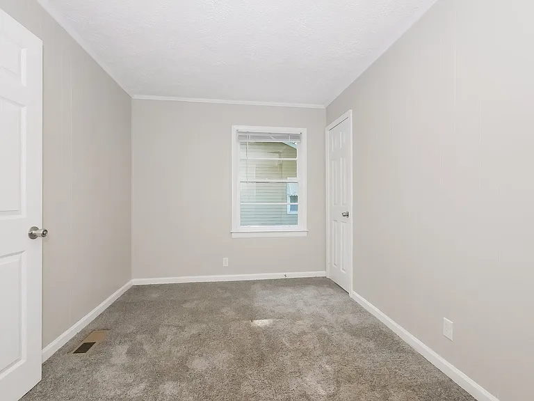 865591_025_bedroom_12936549.jpg