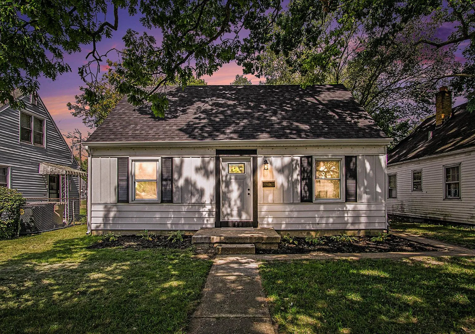 2105 Elwood Ave — Photo 1