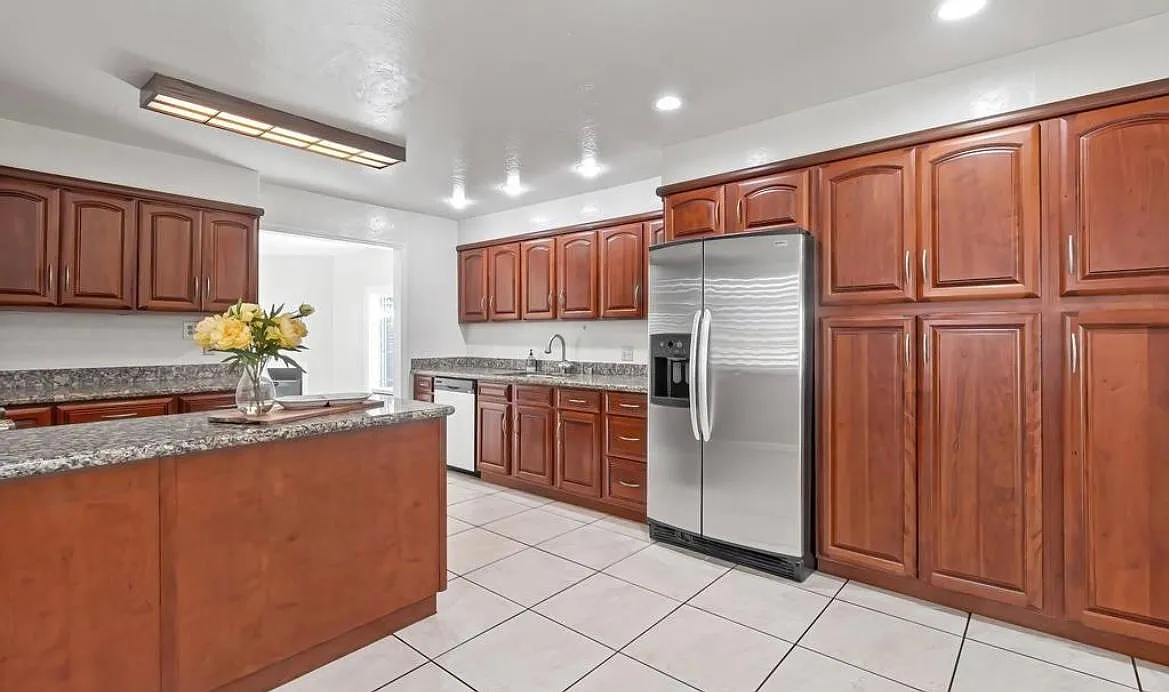 36345 Frobisher Dr photo 1