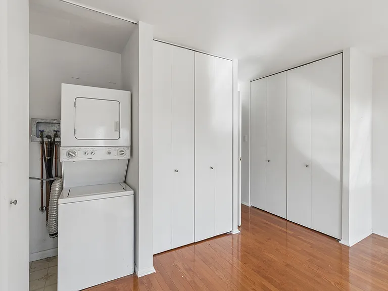111 E Chestnut St #25F — Photo 13