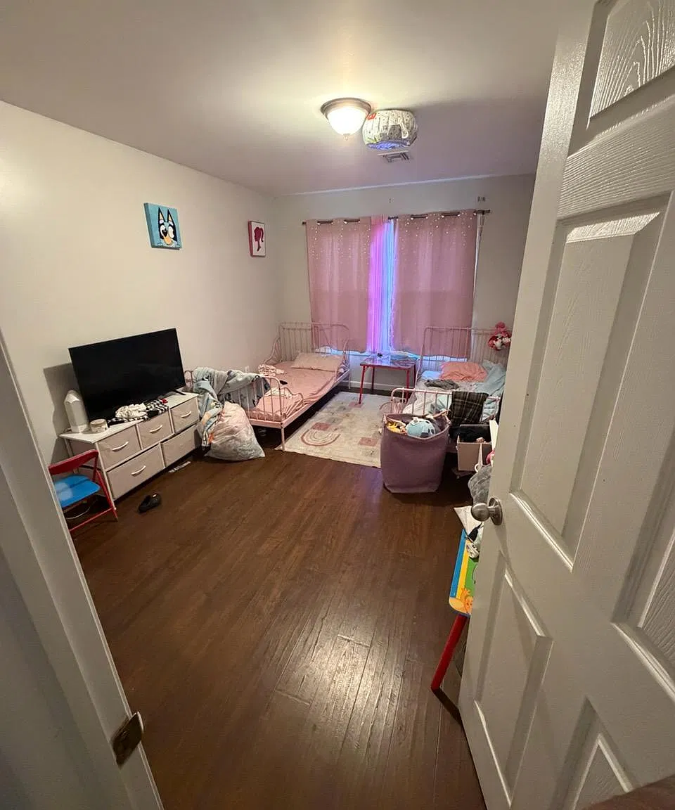 2 bed, 2300 sqft, $2,300 — Photo 4