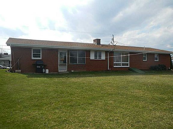 2nd image of 1716 Walnut Dr