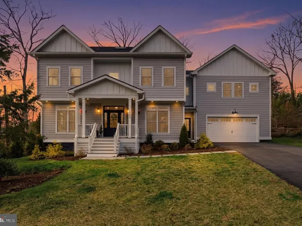 1304 Gahant Rd, Alexandria, VA 22308