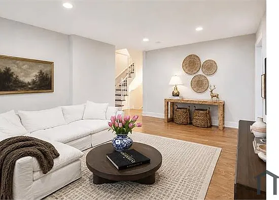 31 Adrian St #2