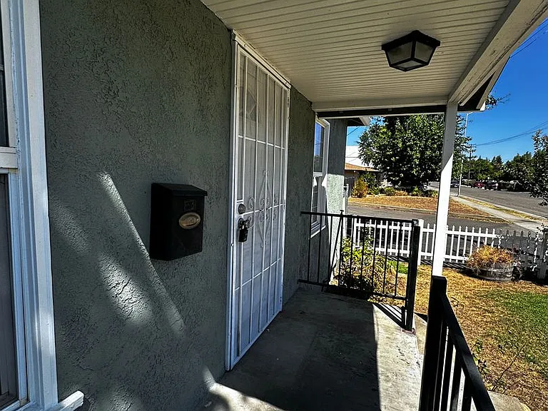 1836 Continental St — Photo 9