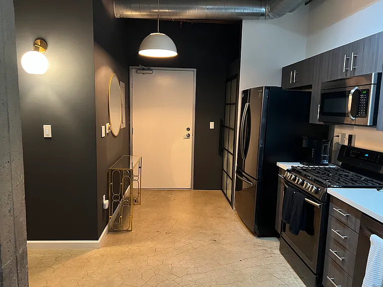 825 E 4th St #308 — Photo 2