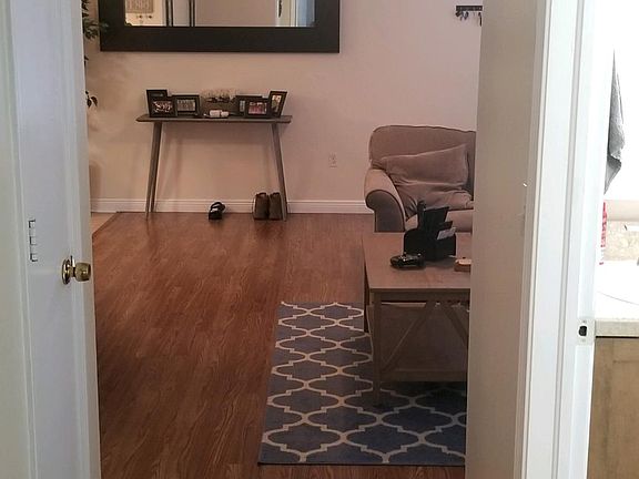 3rd image of 6960 Avenue Des Palais Unit 2A