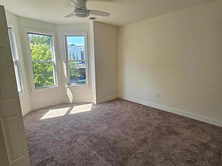 150 E Pleasant St — Photo 19