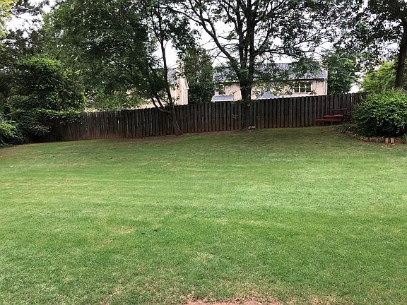 Beautiful LEVEL YARD