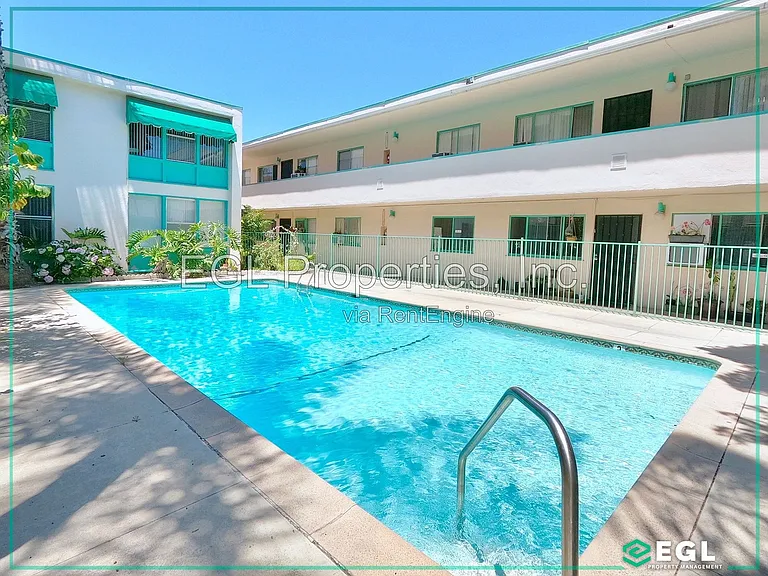 5916-5922 Carlton Way/1555 N. Bronson — Photo 17