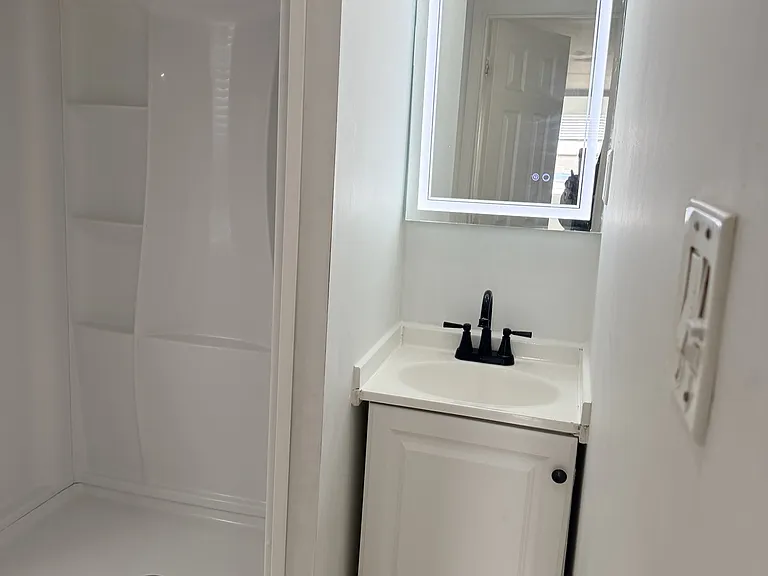 407 W 8th St #2 — Photo 6