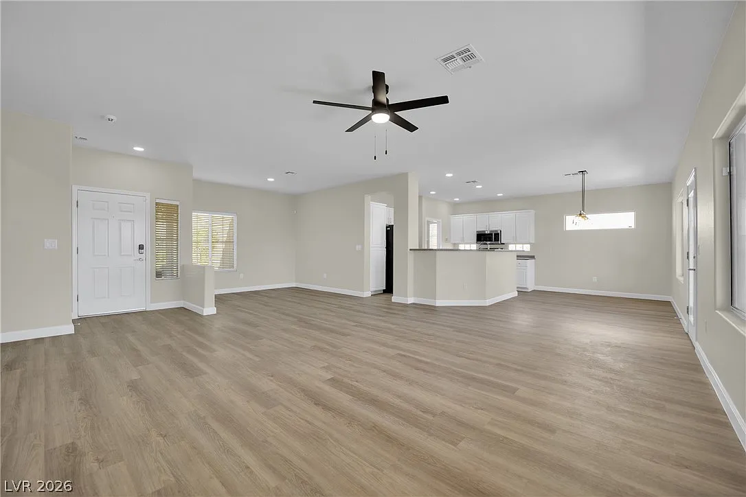 2 bed, 2.0 bath, 1600 sqft, $2,000 — Photo 2