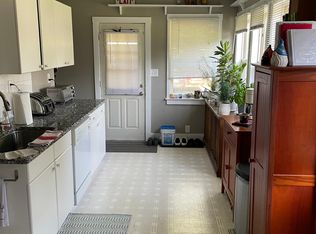 194 Raymond Rd, West Hartford, CT 06107