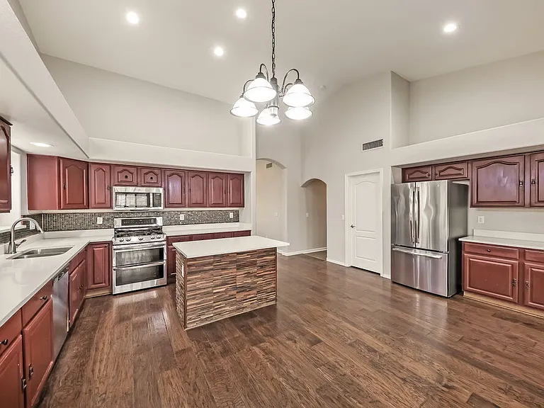 10014 W Irma Ln — Photo 5