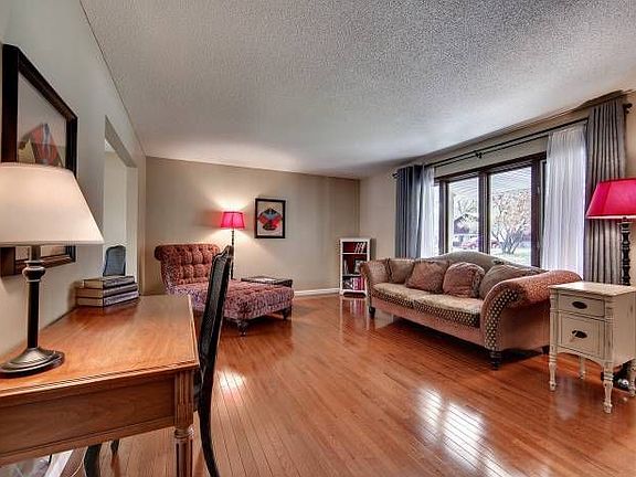 Living room, wood floor