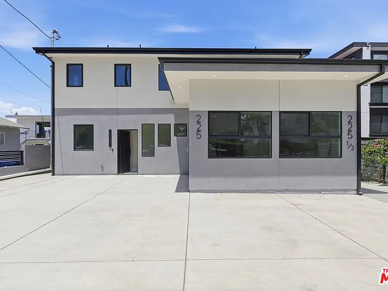 225 N Burlington Ave — Photo 24
