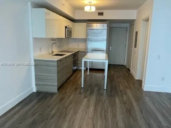 1300 Brickell Bay Dr, Miami, FL
