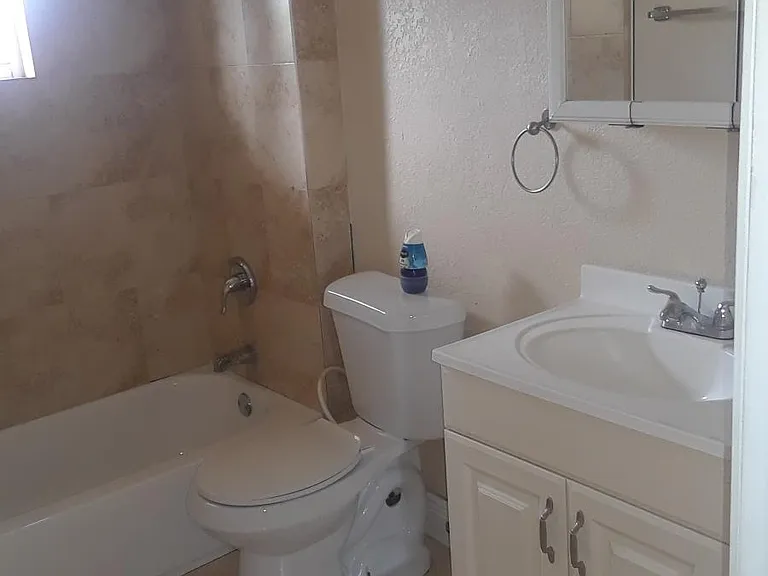 835 NW 2nd St #5 — Photo 9