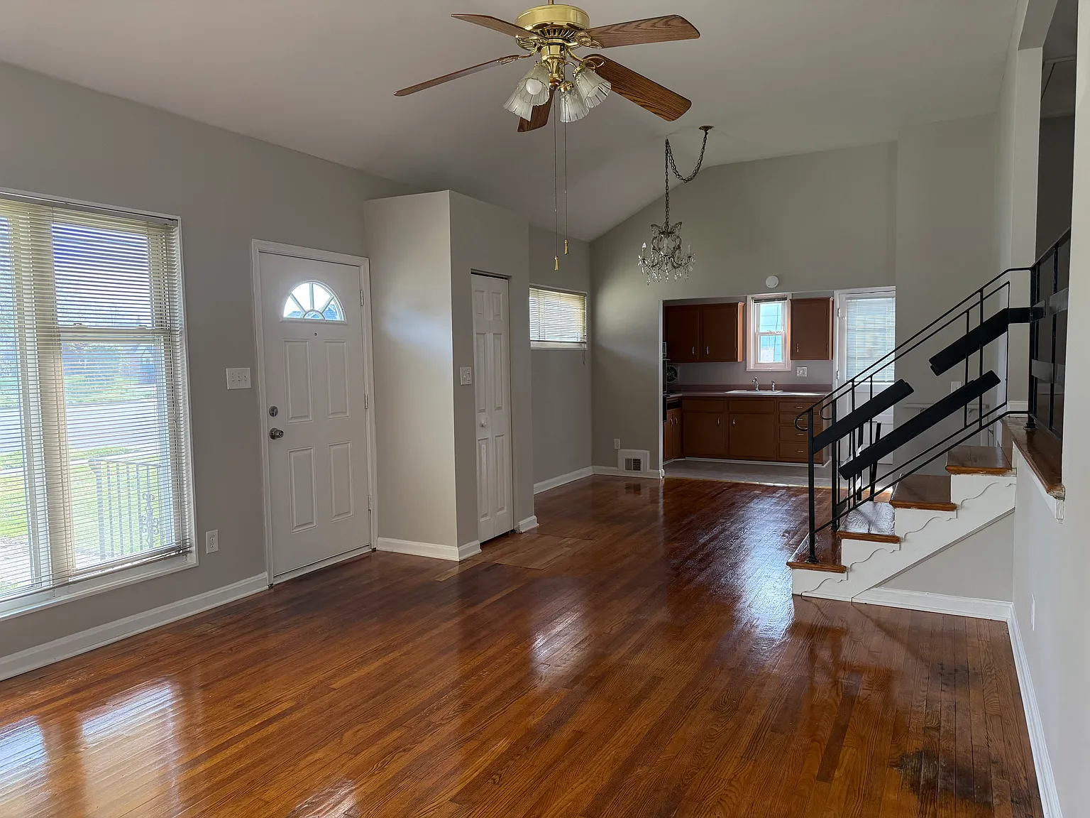 3 bed, 1.5 bath, 1554 sqft, $2,850 — Photo 2