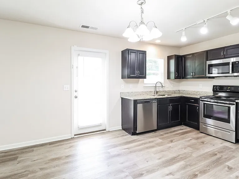 7810 Shadow Lawn Rd — Photo 7
