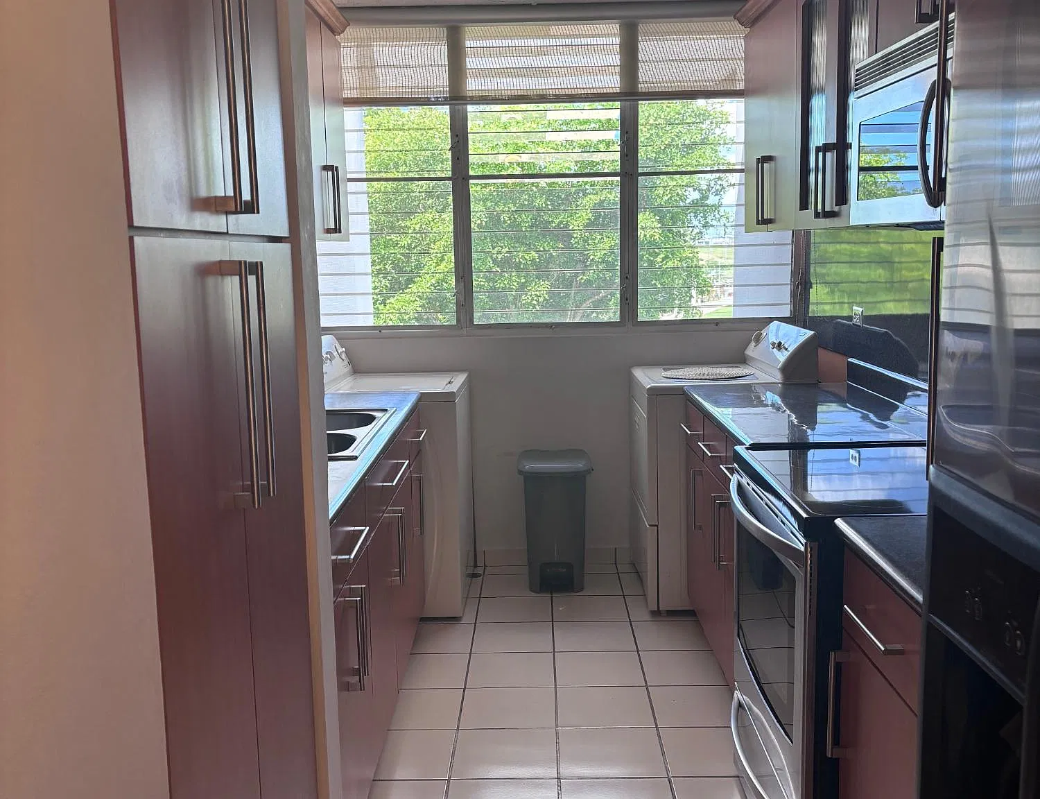 3 bed, 2.0 bath, 1301 sqft, $2,000 — Photo 4