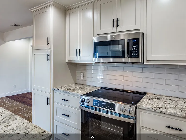 1024 W Apache Trl — Photo 9
