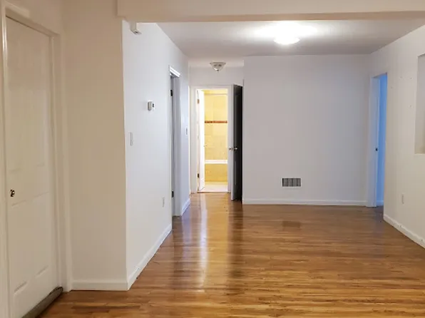 6743 210th St #1, Oakland Gardens, NY 11364