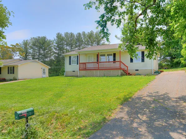 806 4th St, Radford, VA 24141