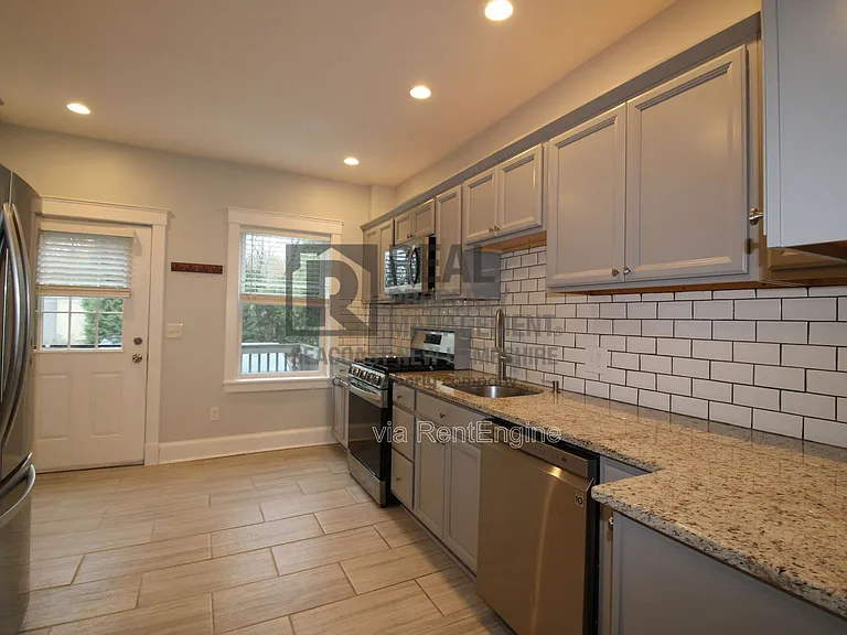 586 Central Ave — Photo 2