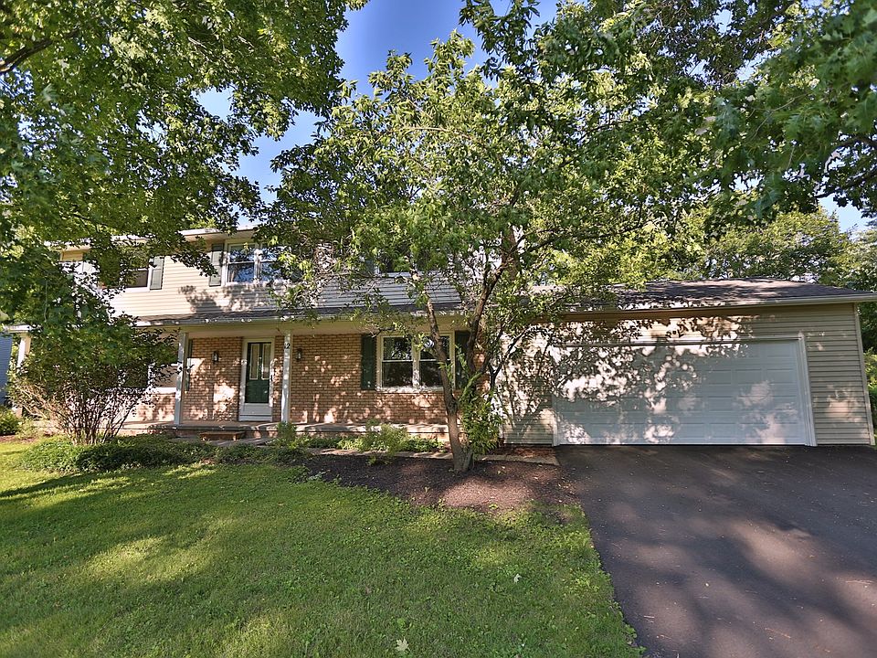 1st image of 12 Willowview Dr