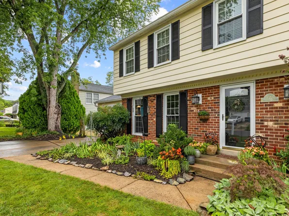 1205 Bradfield Dr SW, Leesburg, VA 20175