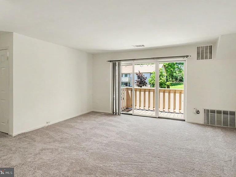 902 Dogwood Ct — Photo 7