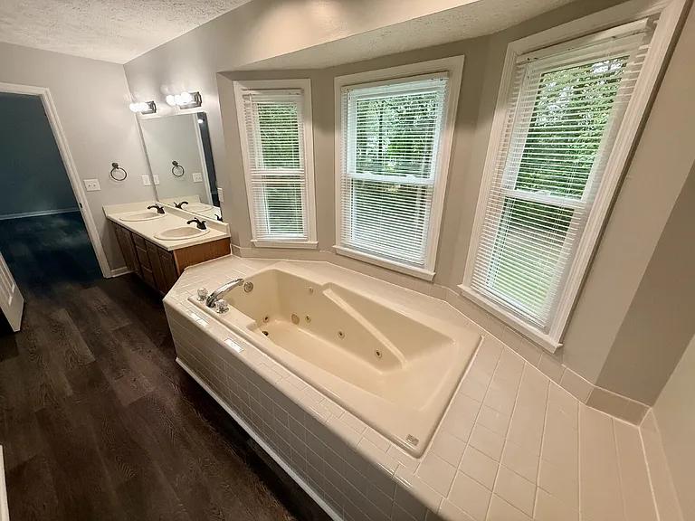 632 Bromsworth Trl — Photo 21