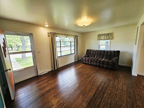 4th image of 709 2nd St SW