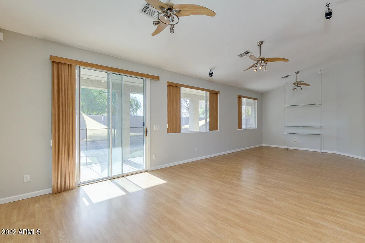 3 bed, 2.0 bath, 1864 sqft, $2,700 — Photo 3