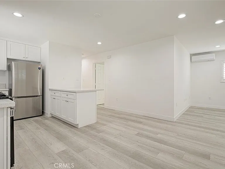 1307 E Acacia — Photo 9