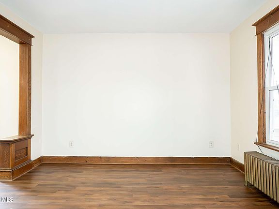 4th image of 37 Chiswell Street