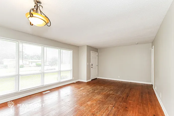 445 Orchid Rd — Photo 5