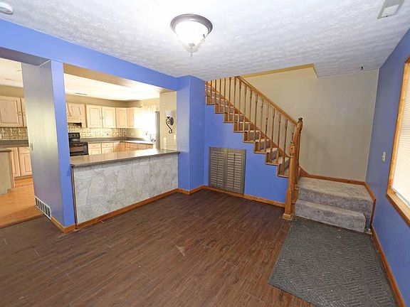 2nd image of 600 N Clinton St