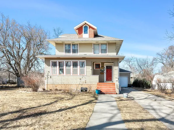 907 4th St S, Moorhead, MN 56560