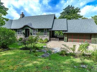 1737 Toxaway Dr, Lake Toxaway, NC 28747