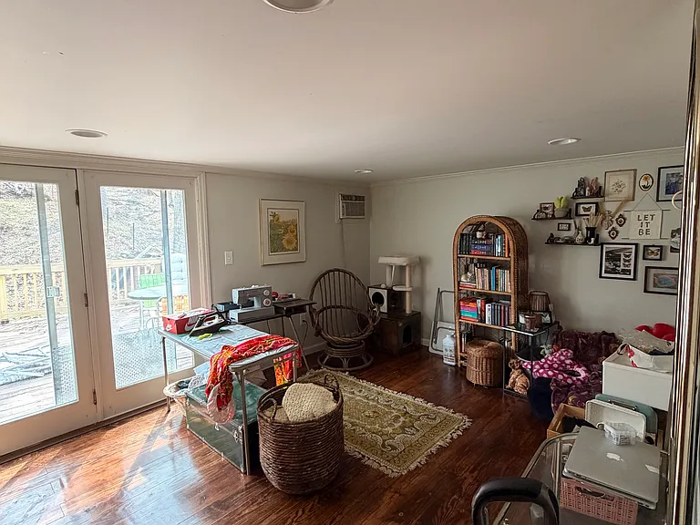 122 E Logan St — Photo 19