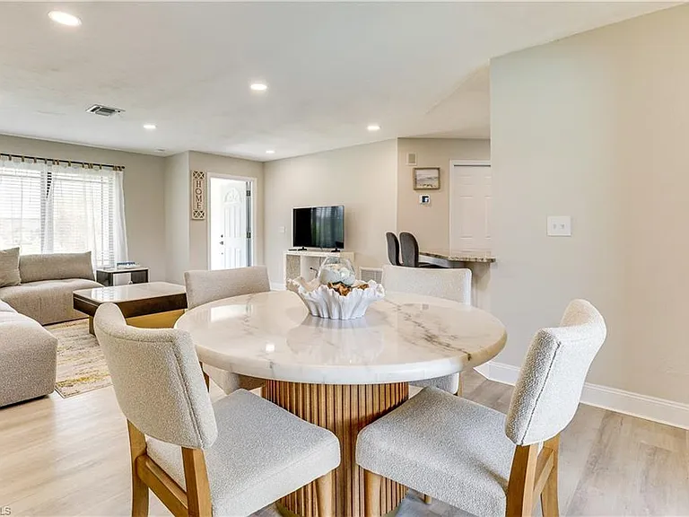 6030 Perthshire Ln — Photo 10