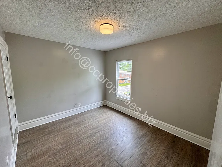 904 Oakwood Ave — Photo 10