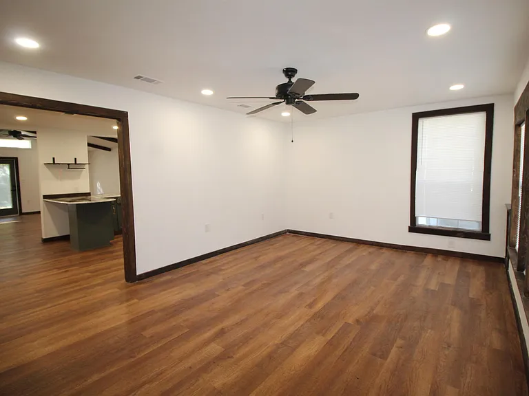 1015 W Kuykendall St — Photo 2