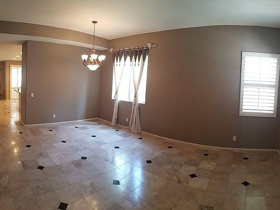 Separate formal dining room
